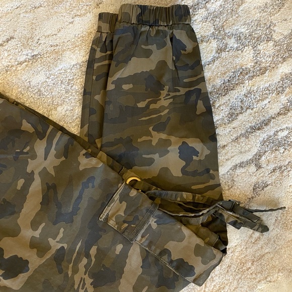 NWT Lilly’s Kloset Camouflage Cargo Jogger Pants - Picture 3 of 5
